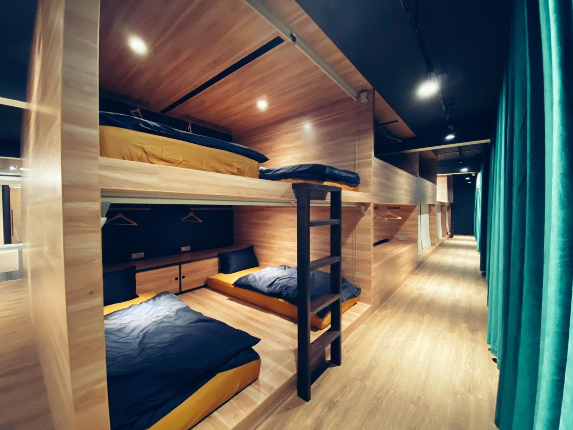 Perbed Hostel-Taichung Station Екстериор снимка