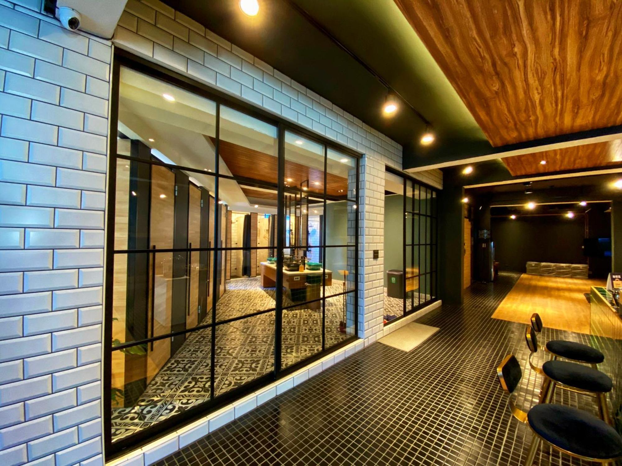 Perbed Hostel-Taichung Station Екстериор снимка